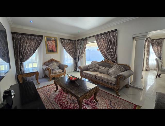 4 BEDROOM FREEHOLD FOR SALE IN SOUTH CREST